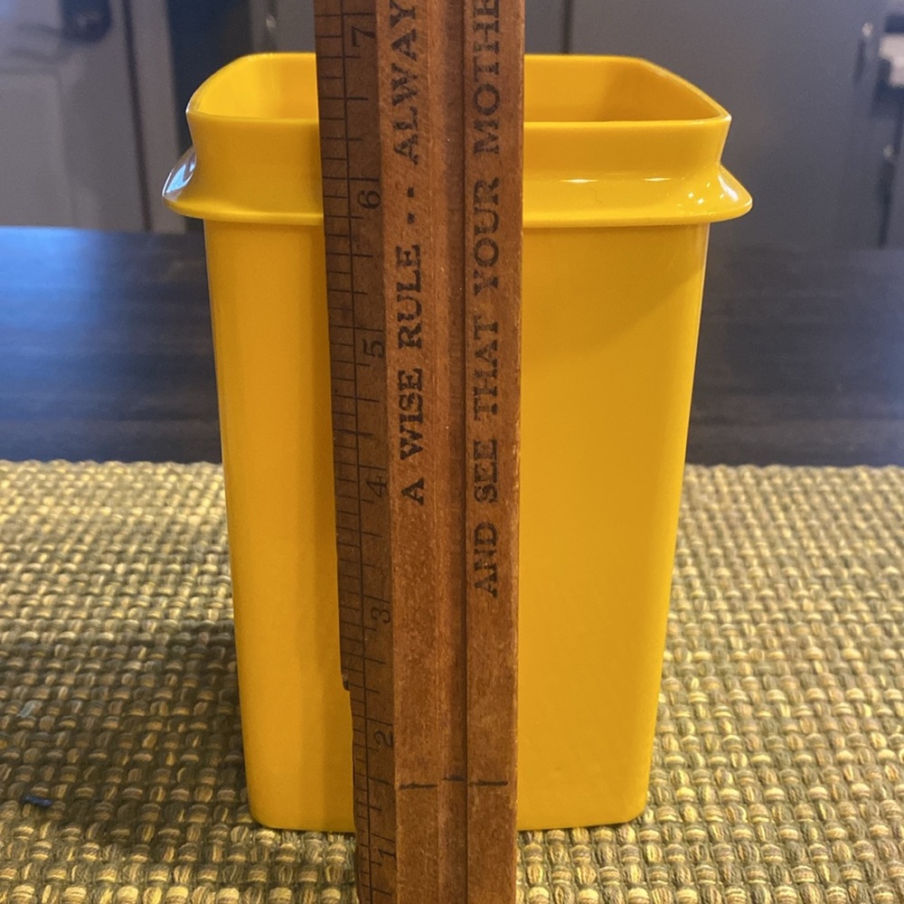 Vintage Tupperware Pickle Keeper-*missing insert* - Picture 7 of 7